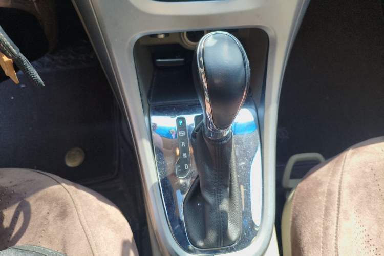 Used Buick GT 2013 GT 1.6L Automatic Fashion Edition Gear Lever