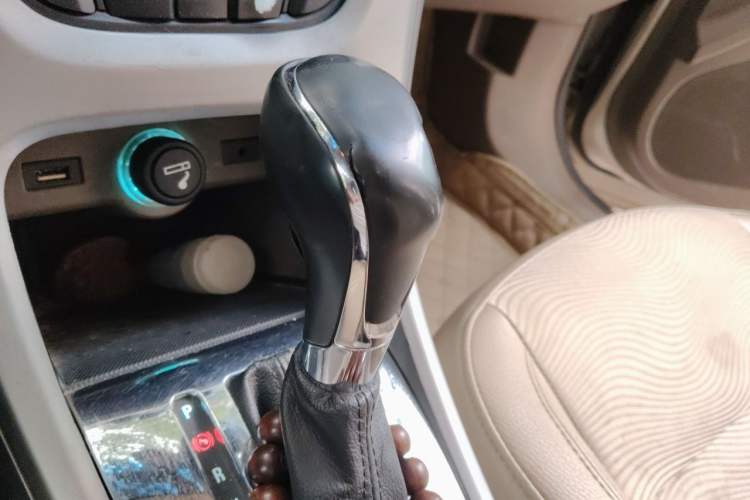 Used Buick GT 2013 GT 1.6L Automatic Fashion Edition Gear Lever