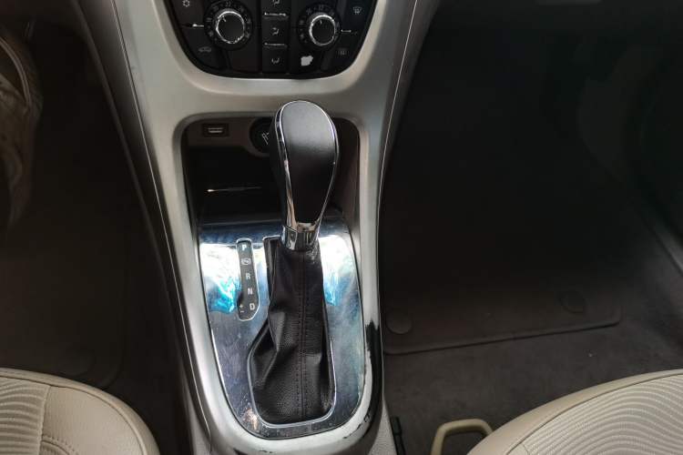 Used Buick GT 2013 GT 1.6L Automatic Fashion Edition Gear Lever