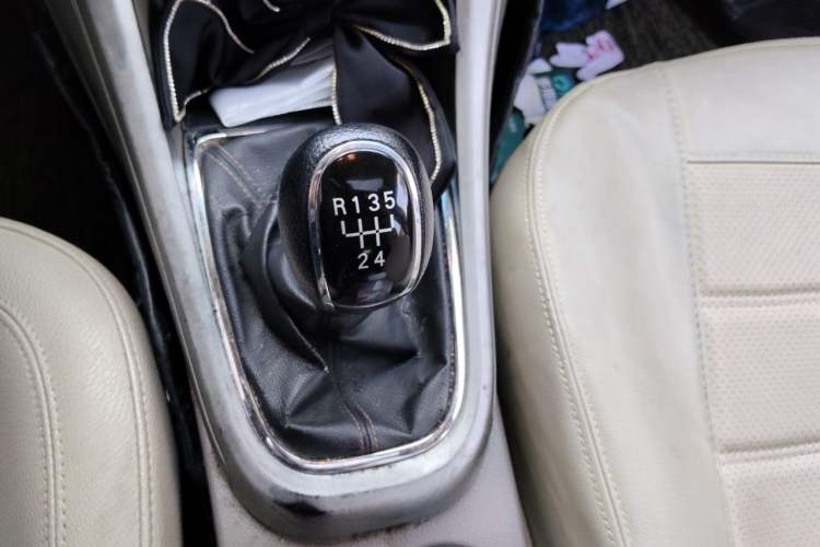 Used Buick GT 2013 GT 1.6L Manual Entry-Level Model Gear Lever