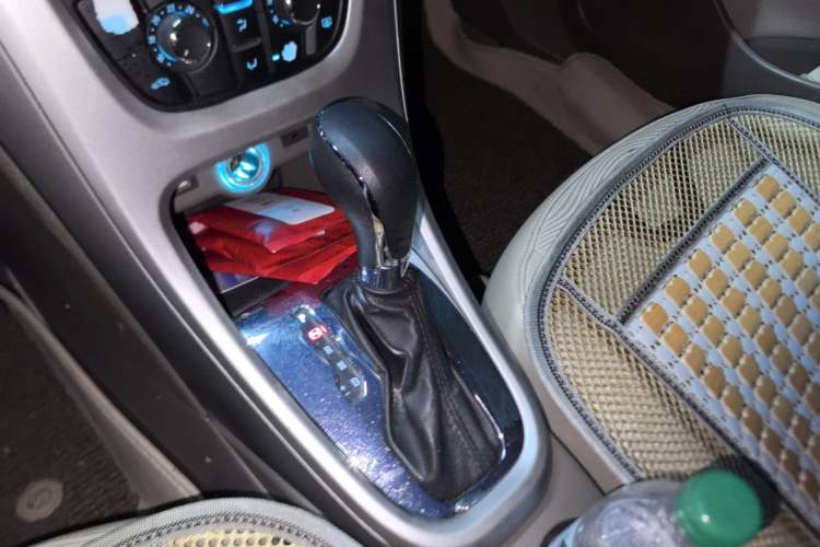 Used Buick GT 2013 GT 1.6L Automatic Fashion Edition Gear Lever