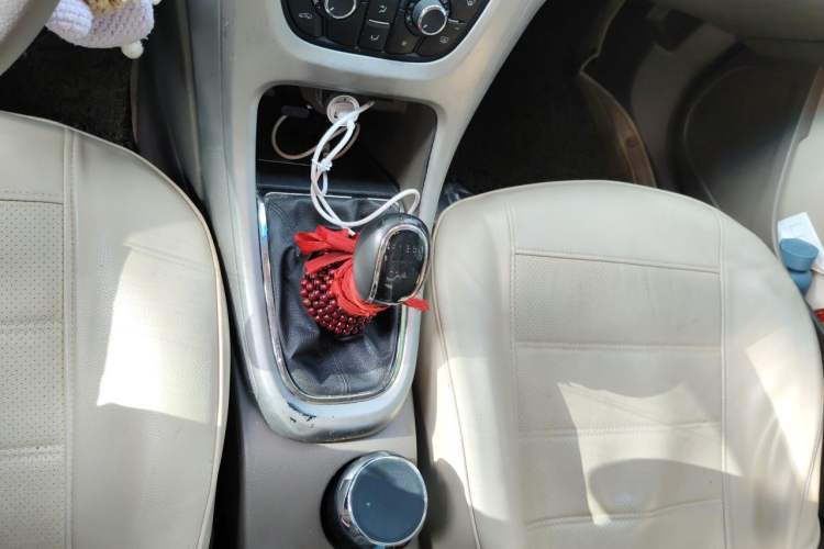 Used Buick GT 2013 GT 1.6L Manual Entry-Level Model Gear Lever