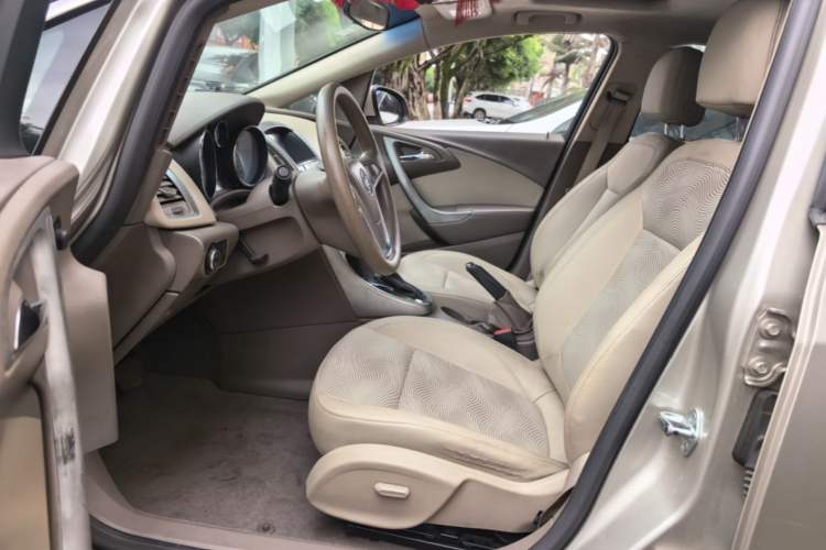 Used Buick GT 2013 GT 1.6L Automatic Fashion Edition Left Front Seat