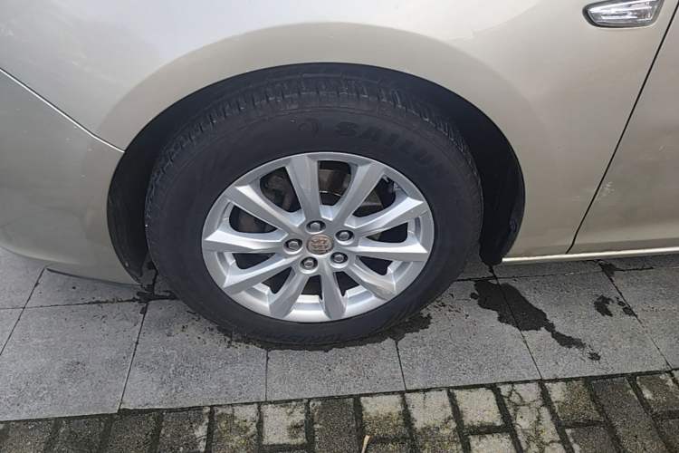 Used Buick GT 2013 GT 1.6L Manual Comfort Edition Left Front Wheel Hub
