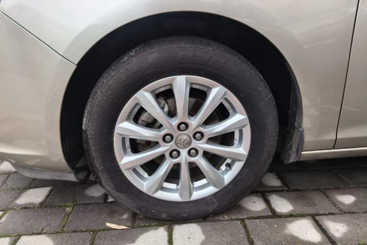 Used Buick GT 2013 GT 1.6L Automatic Fashion Edition Left Front Wheel Hub
