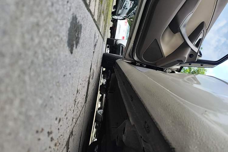 Used Buick GT 2013 GT 1.6L Manual Comfort Edition Left Side Sill