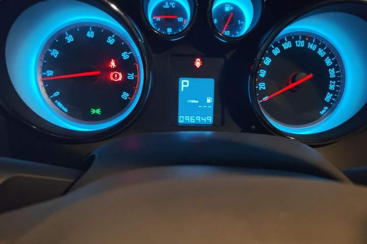 Used Buick GT 2013 GT 1.6L Automatic Fashion Edition Odometer Close Up