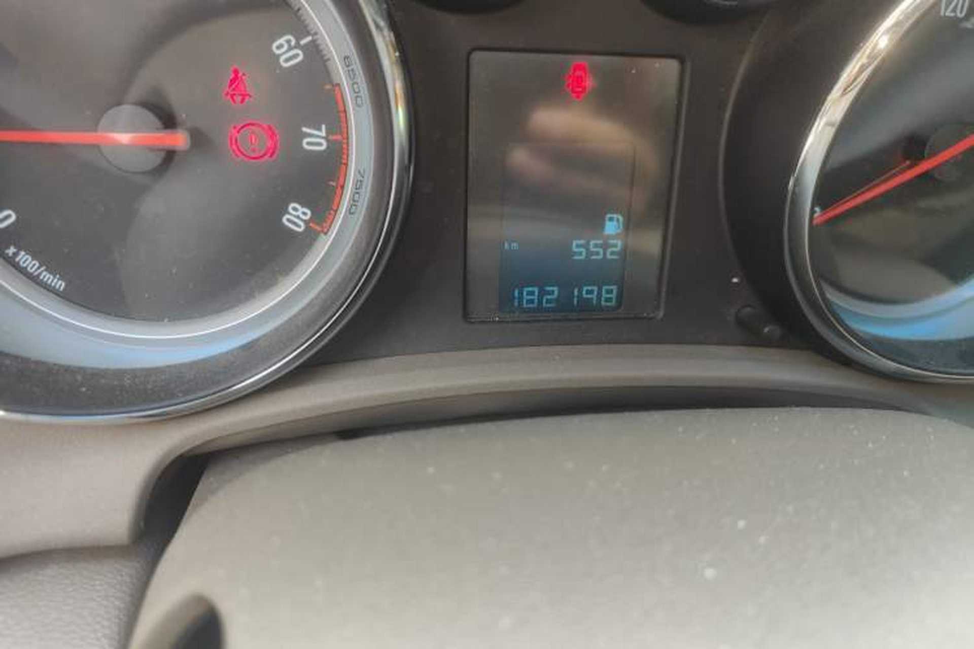 Used Buick GT 2013 GT 1.6L Manual Entry-Level Model Odometer Close Up