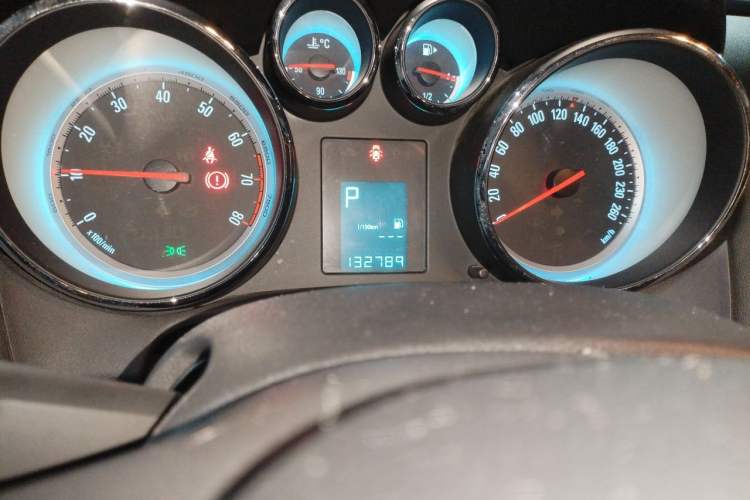 Used Buick GT 2013 GT 1.8L Automatic Fashion Edition Odometer Close Up