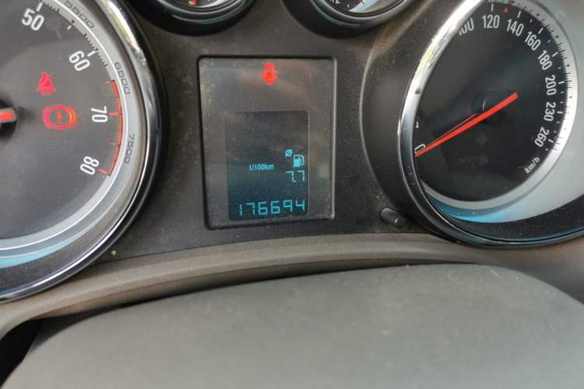 Used Buick GT 2013 GT 1.6L Manual Entry-Level Model Odometer Close Up