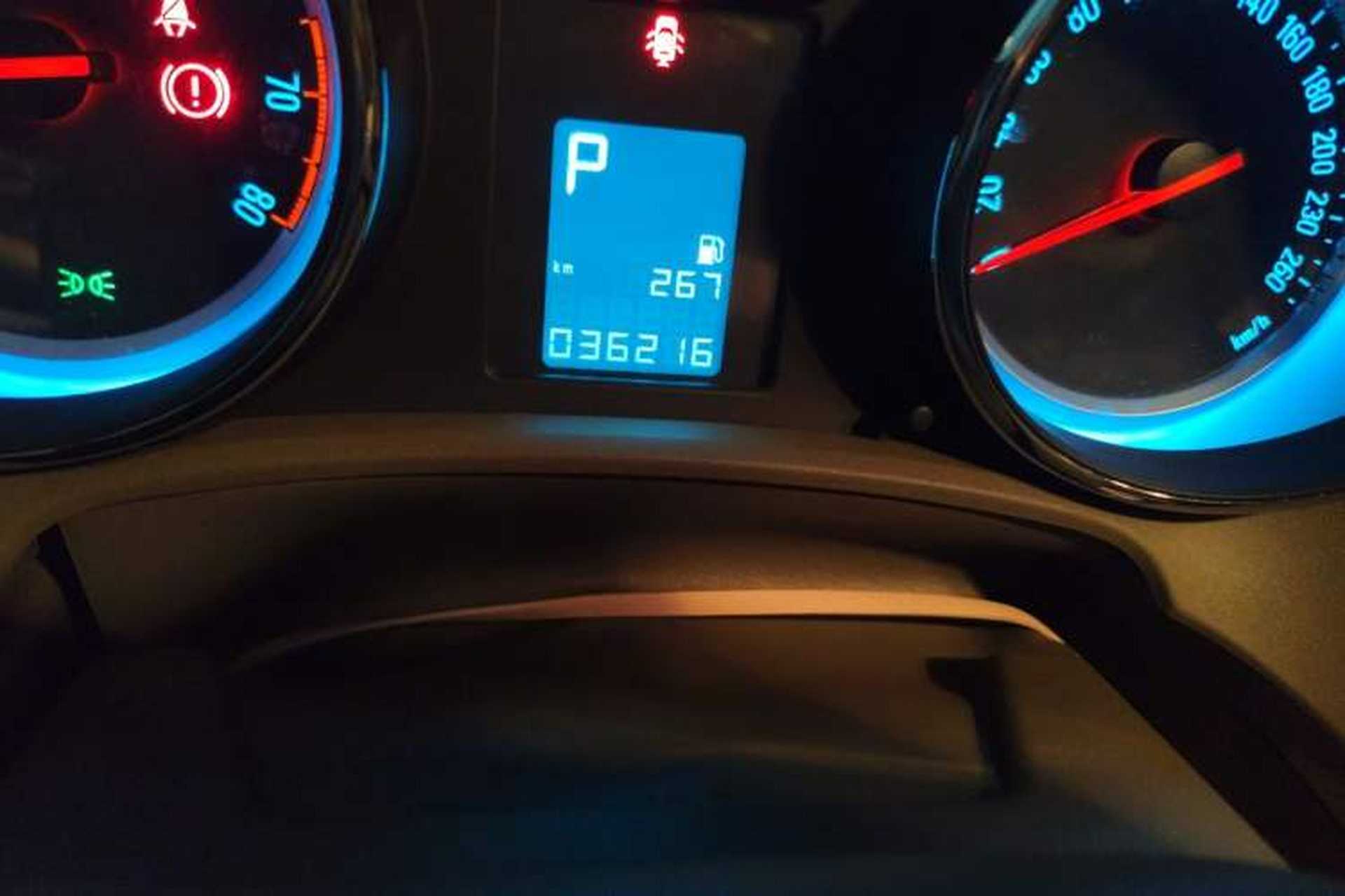 Used Buick GT 2013 GT 1.6L Automatic Fashion Edition Odometer Close Up