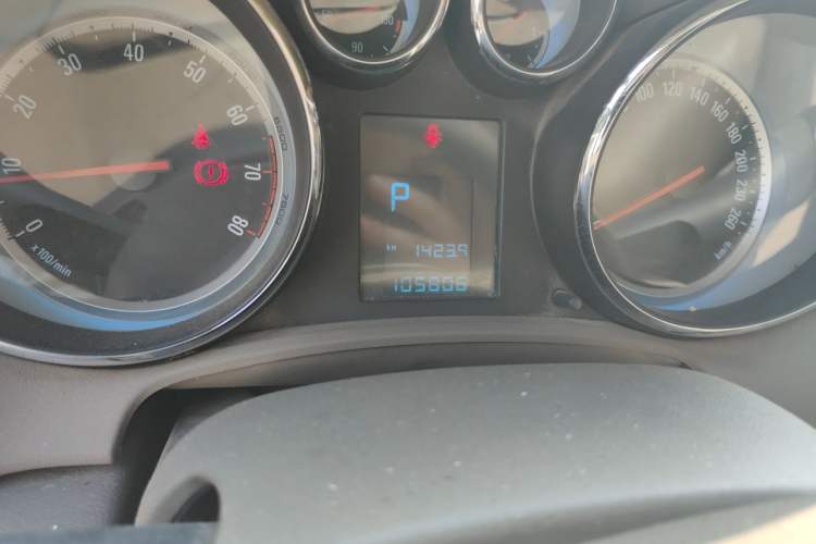 Used Buick GT 2013 GT 1.6L Automatic Fashion Edition Odometer Close Up