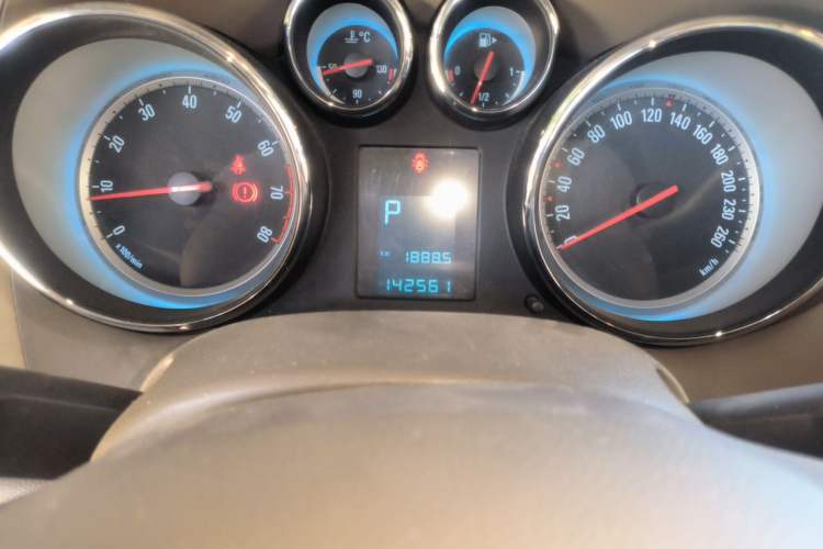 Used Buick GT 2013 GT 1.6L Automatic Fashion Edition Odometer Close Up