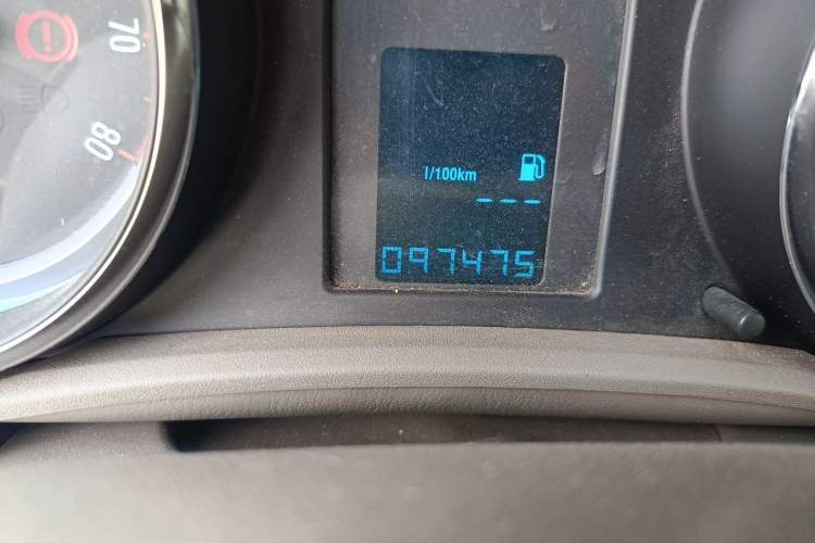 Used Buick GT 2013 GT 1.6L Manual Entry-Level Model Odometer Close Up
