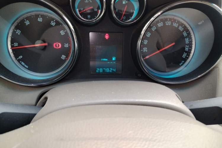 Used Buick GT 2013 GT 1.6L Manual Entry-Level Model Odometer Close Up