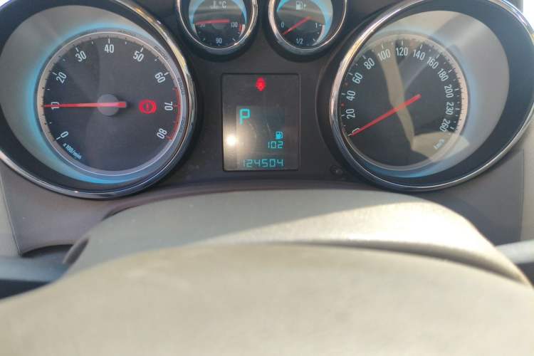 Used Buick GT 2013 GT 1.6L Automatic Fashion Edition Odometer Close Up