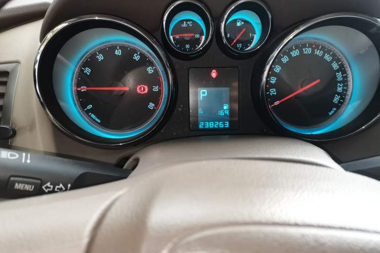 Used Buick GT 2013 GT 1.6L Automatic Fashion Edition Odometer Close Up