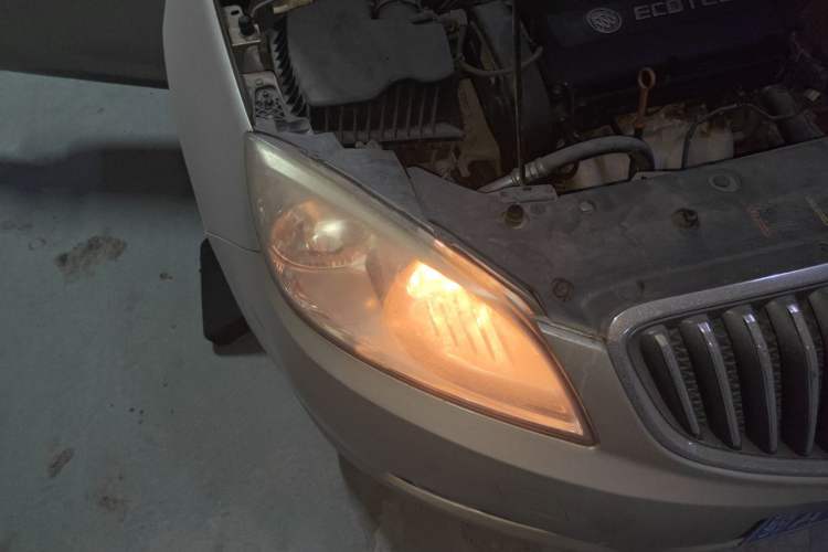 Used Buick GT 2013 GT 1.6L Automatic Fashion Edition Right Front Headlight