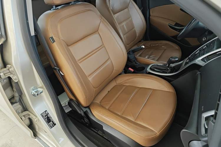 Used Buick GT 2013 GT 1.8L Automatic Fashion Edition Right Front Seat