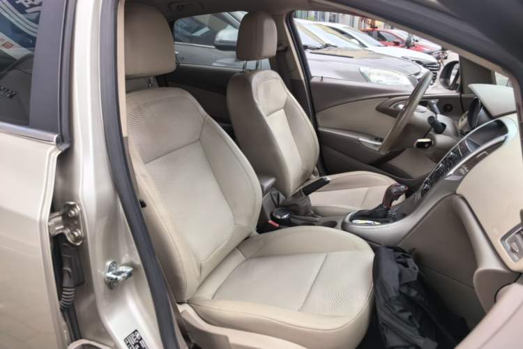 Used Buick GT 2013 GT 1.6L Automatic Fashion Edition Right Front Seat
