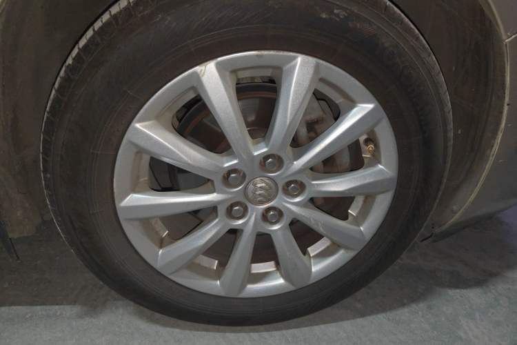 Used Buick GT 2013 GT 1.6L Automatic Fashion Edition Right Front Wheel Hub
