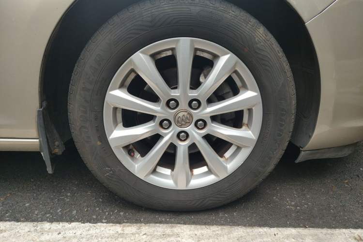 Used Buick GT 2013 GT 1.6L Automatic Fashion Edition Right Front Wheel Hub