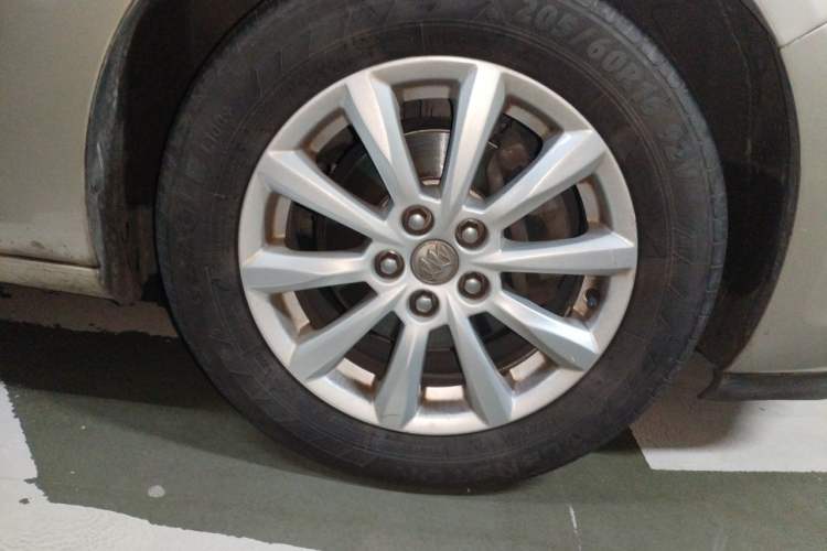 Used Buick GT 2013 GT 1.8L Automatic Fashion Edition Right Front Wheel Hub