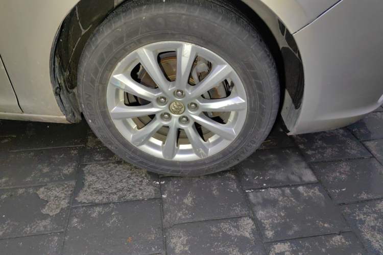 Used Buick GT 2013 GT 1.6L Automatic Fashion Edition Right Front Wheel Hub