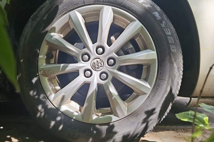 Used Buick GT 2013 GT 1.6L Automatic Fashion Edition Right Front Wheel Hub
