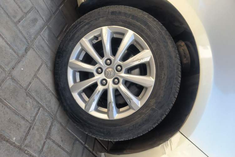 Used Buick GT 2013 GT 1.6L Automatic Fashion Edition Right Front Wheel Hub