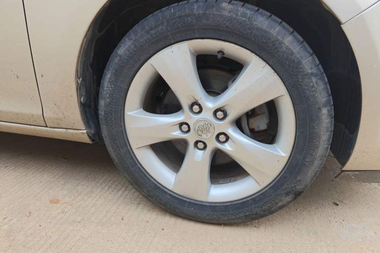 Used Buick GT 2013 GT 1.6T Automatic Fashion Sport Edition Right Front Wheel Hub