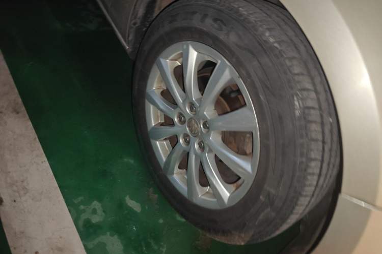 Used Buick GT 2013 GT 1.6L Manual Entry-Level Model Right Front Wheel Hub