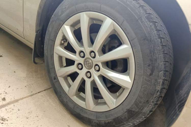 Used Buick GT 2013 GT 1.6L Manual Entry-Level Model Right Front Wheel Hub