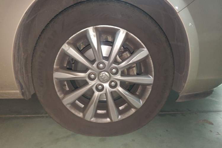 Used Buick GT 2013 GT 1.6L Automatic Fashion Edition Right Front Wheel Hub