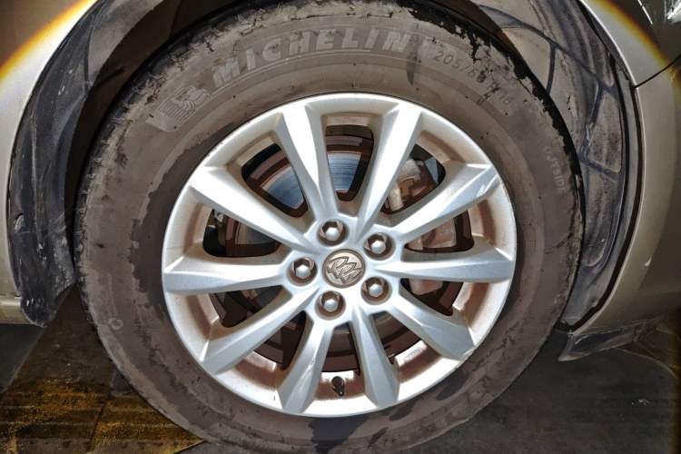 Used Buick GT 2013 GT 1.6L Automatic Comfort Edition Right Front Wheel Hub