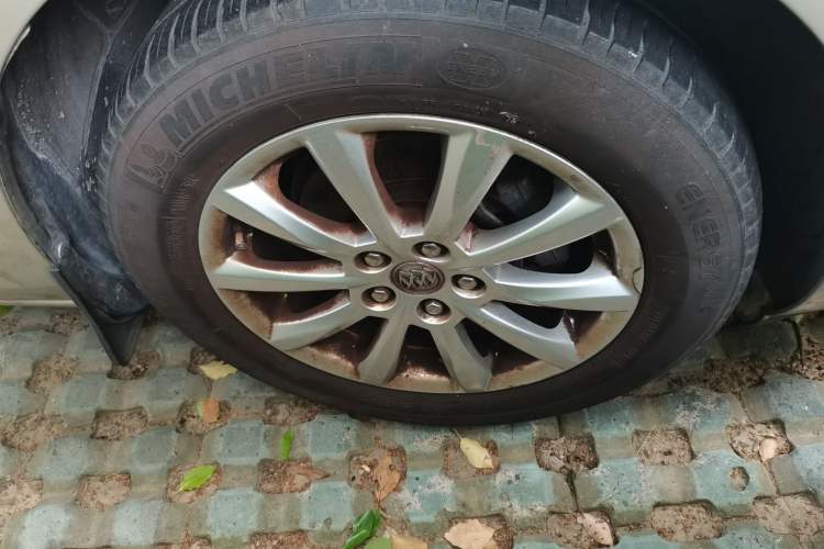Used Buick GT 2013 GT 1.6L Automatic Fashion Edition Right Front Wheel Hub