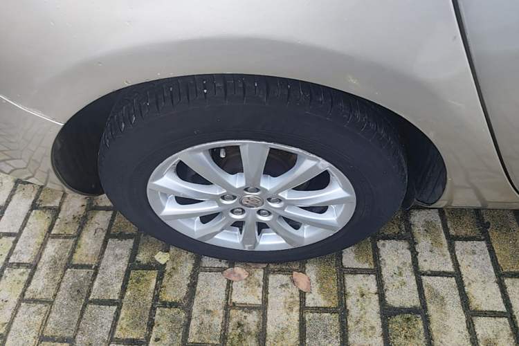 Used Buick GT 2013 GT 1.6L Manual Comfort Edition Right Rear Wheel Hub