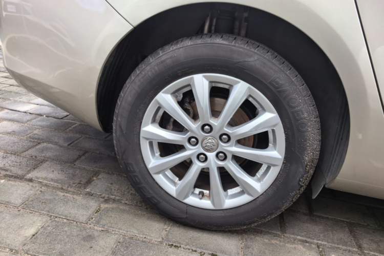 Used Buick GT 2013 GT 1.6L Automatic Fashion Edition Right Rear Wheel Hub