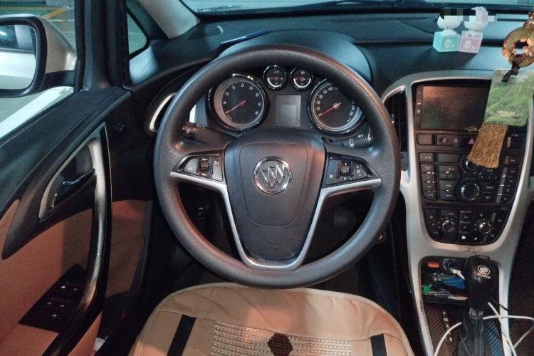 Used Buick GT 2013 GT 1.8L Automatic Fashion Edition Steering Wheel