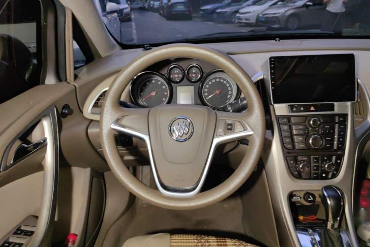 Used Buick GT 2013 GT 1.6L Automatic Fashion Edition Steering Wheel