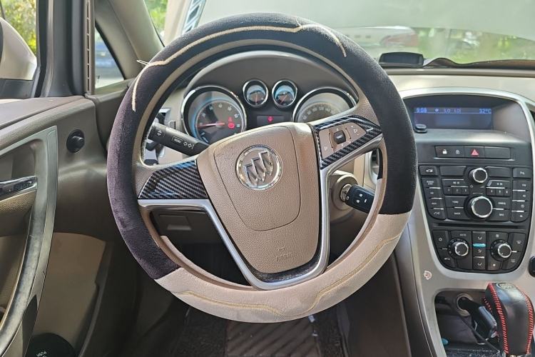 Used Buick GT 2013 GT 1.6L Automatic Fashion Edition Steering Wheel