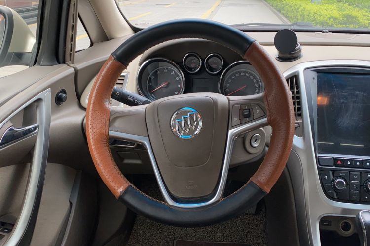 Used Buick GT 2013 GT 1.6L Automatic Fashion Edition Steering Wheel