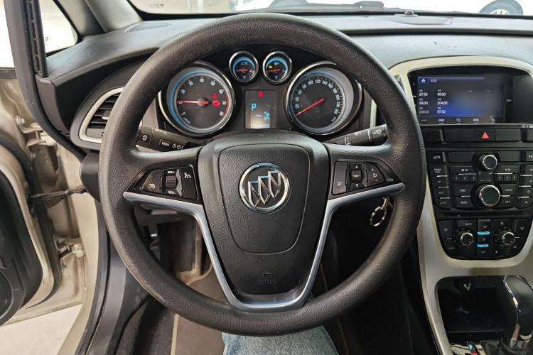 Used Buick GT 2013 GT 1.8L Automatic Fashion Edition Steering Wheel