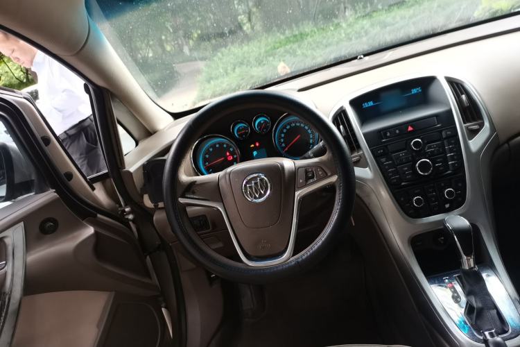 Used Buick GT 2013 GT 1.6L Automatic Fashion Edition Steering Wheel