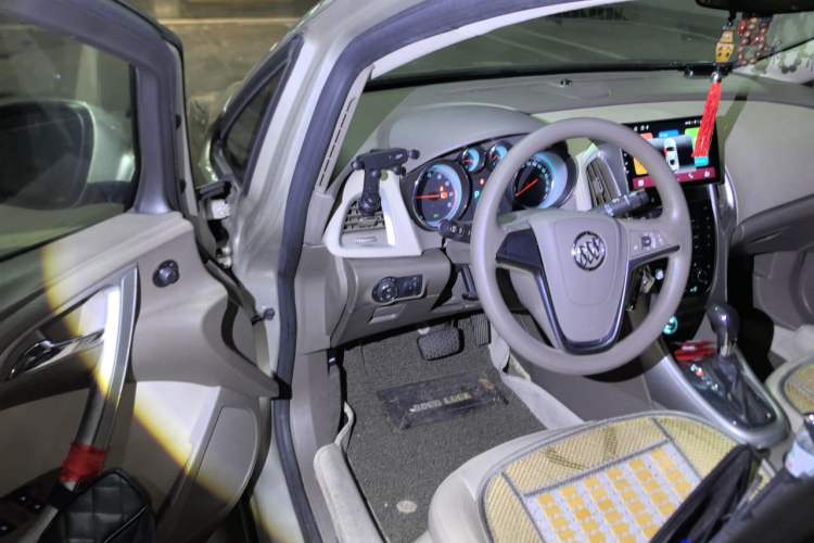 Used Buick GT 2013 GT 1.6L Automatic Fashion Edition Steering Wheel
