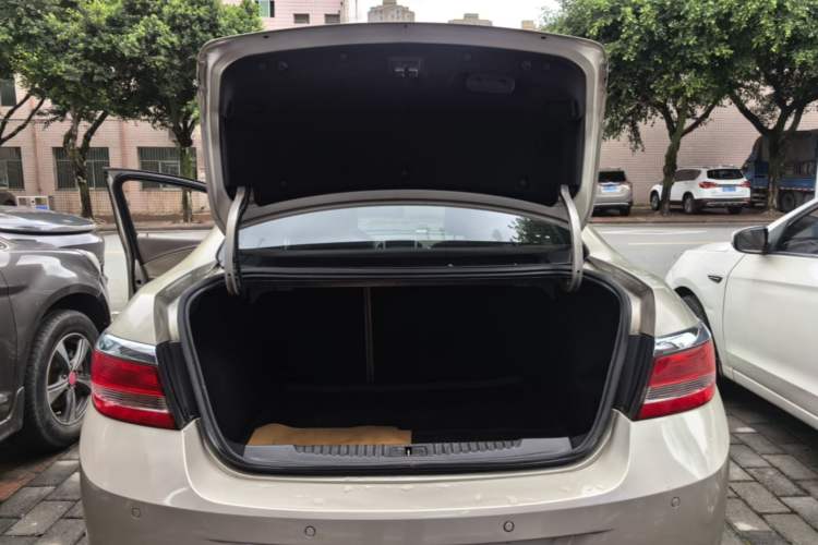 Used Buick GT 2013 GT 1.6L Automatic Fashion Edition Trunk