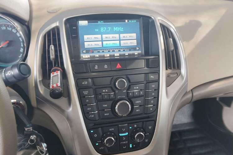 Used Buick GT 2013 GT 1.6L Automatic Fashion Edition Audio And AC Panel