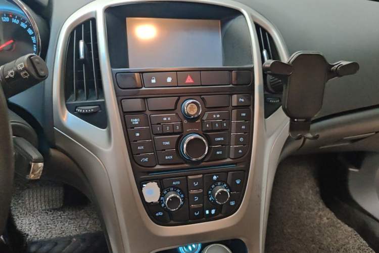 Used Buick GT 2013 XT 1.6L Automatic Fashion Edition Audio And AC Panel