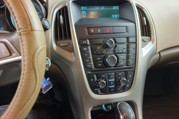 Used Buick GT 2013 GT 1.6L Automatic Fashion Edition Audio And AC Panel