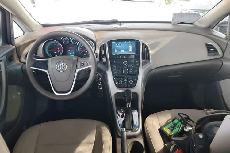 Used Buick GT 2013 GT 1.6L Automatic Fashion Edition Center Console